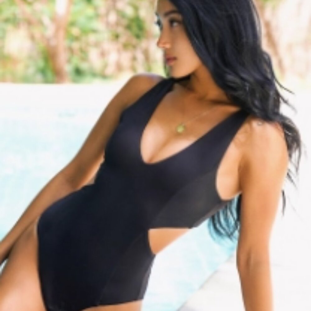 NWT Yukari Swim Cut Out One Piece Swimsuit